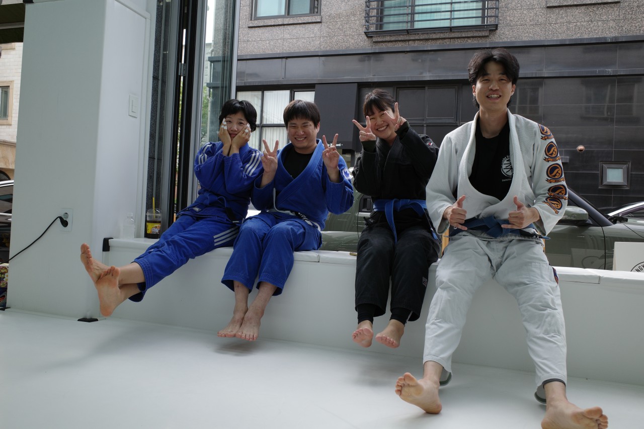 중급 수련자들의 스파링